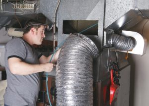 ductwork-cleaning-with-tech